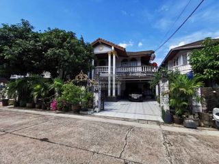For sale 5 bedrooms house in Phasi Charoen, Bangkok