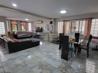 For sale 5 bedrooms house in Phasi Charoen, Bangkok