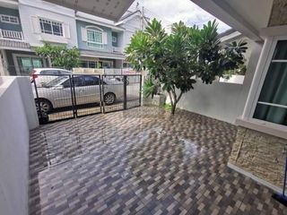 Casa adosada en venta de 3 habitaciones en Bang Lamung, Chonburi