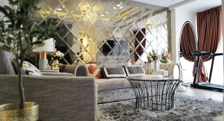 For sale 4 bedrooms townhouse in Lat Phrao, Bangkok