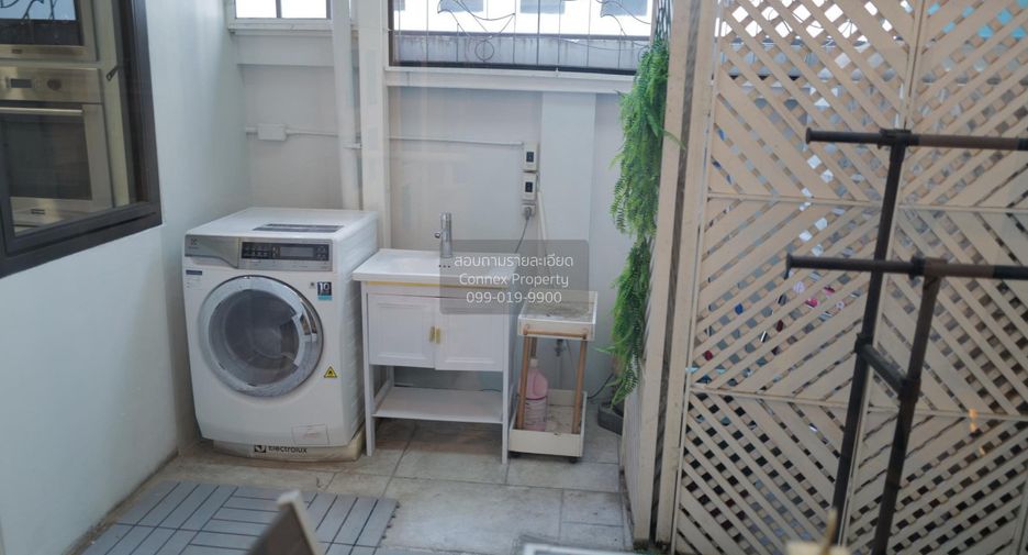 For sale 4 bedrooms townhouse in Lat Phrao, Bangkok