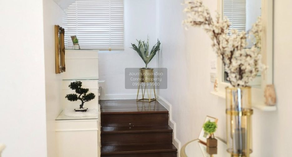 For sale 4 bedrooms townhouse in Lat Phrao, Bangkok