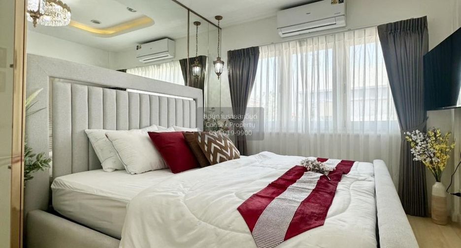 For sale 4 bedrooms townhouse in Lat Phrao, Bangkok
