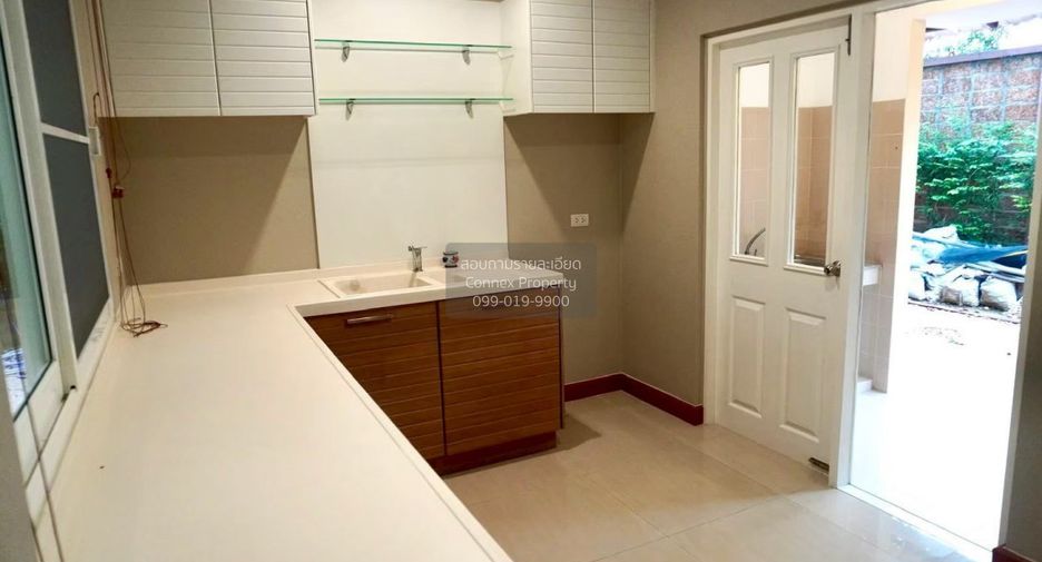 For sale 4 bedrooms house in Bang Khun Thian, Bangkok