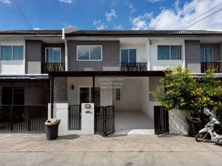 For sale 3 bedrooms townhouse in Bang Khae, Bangkok