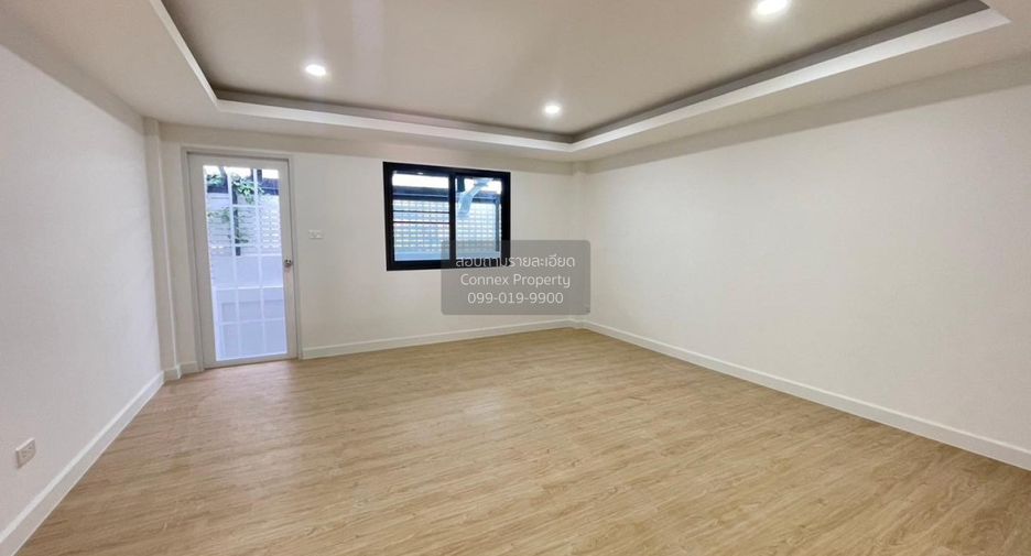 For sale 4 bedrooms townhouse in Mueang Nonthaburi, Nonthaburi