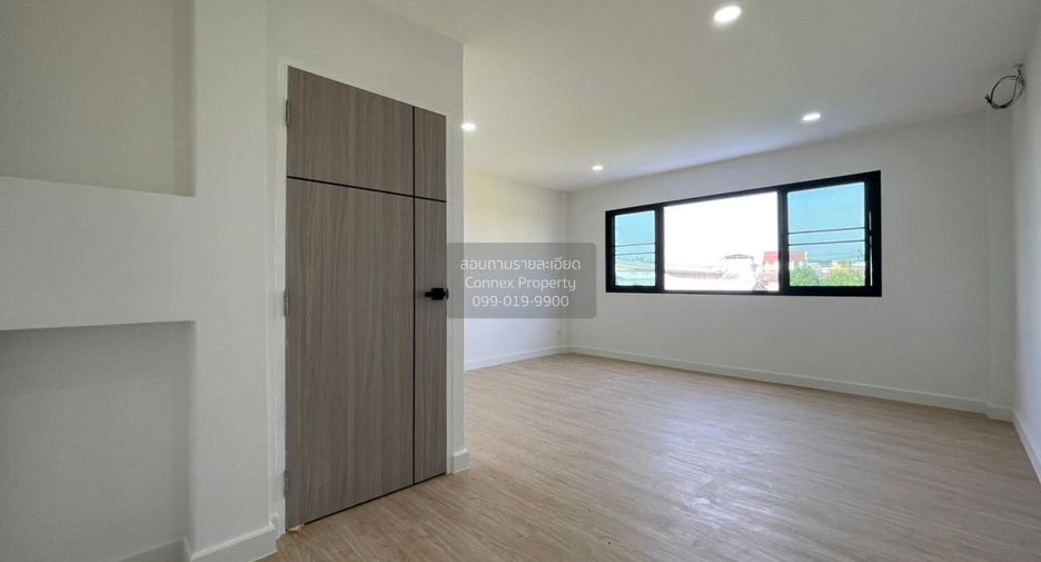 For sale 4 bedrooms townhouse in Mueang Nonthaburi, Nonthaburi