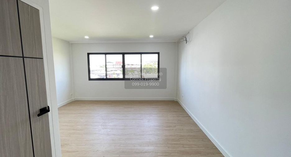 For sale 4 bedrooms townhouse in Mueang Nonthaburi, Nonthaburi