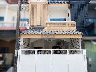 出售 2 卧室 联排别墅 在 Lat Phrao, 曼谷