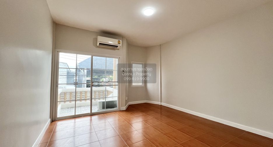For sale 2 bedrooms townhouse in Lat Phrao, Bangkok
