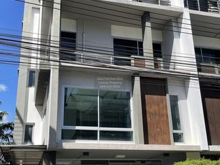 For sale 1 bed townhouse in Wang Thonglang, Bangkok