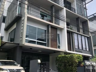 For sale 1 bed townhouse in Wang Thonglang, Bangkok