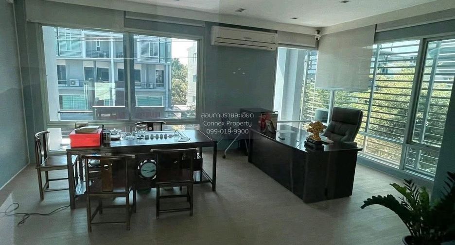 For sale 1 bed townhouse in Wang Thonglang, Bangkok