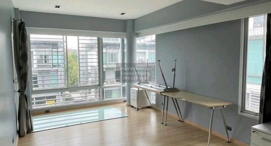 For sale 1 bed townhouse in Wang Thonglang, Bangkok