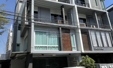 For sale 1 bed townhouse in Wang Thonglang, Bangkok