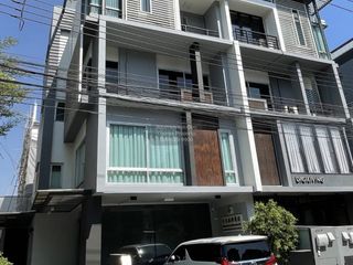 For sale 1 bed townhouse in Wang Thonglang, Bangkok