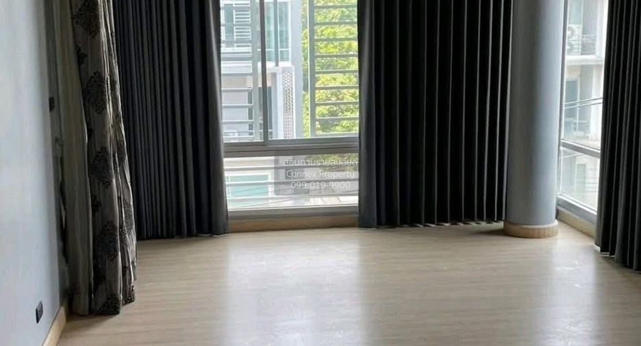 For sale 1 bed townhouse in Wang Thonglang, Bangkok
