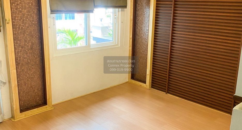 Casa adosada en venta de 3 habitaciones en Wang Thonglang, Bangkok