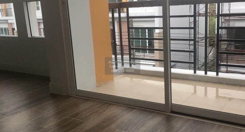 For sale 3 bedrooms townhouse in Lat Phrao, Bangkok