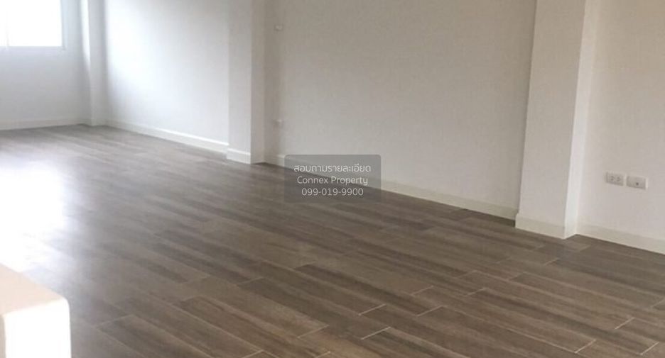 For sale 3 bedrooms townhouse in Lat Phrao, Bangkok