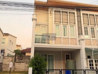 出售 4 卧室 联排别墅 在 Bang Lamung, Chon Buri