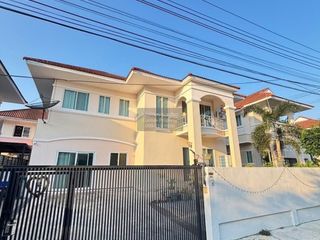 For sale 4 bedrooms house in Mueang Samut Prakan, Samut Prakan