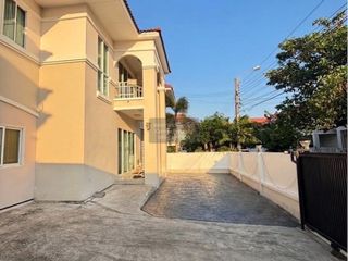 For sale 4 bedrooms house in Mueang Samut Prakan, Samut Prakan