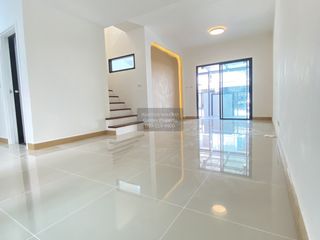 Casa adosada en venta de 3 habitaciones en Bang Kruai, Nonthaburi