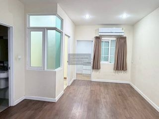 Casa adosada en venta de 4 habitaciones en Phra Pradaeng, Samut Prakan