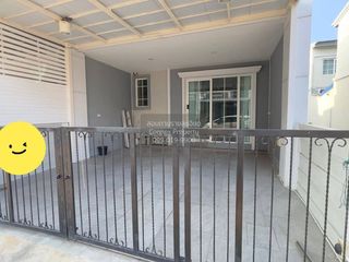 Casa adosada en venta de 4 habitaciones en Phra Pradaeng, Samut Prakan