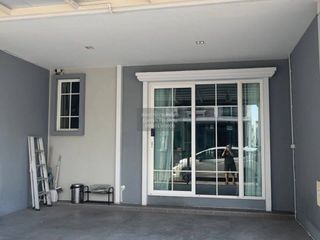 Casa adosada en venta de 4 habitaciones en Phra Pradaeng, Samut Prakan