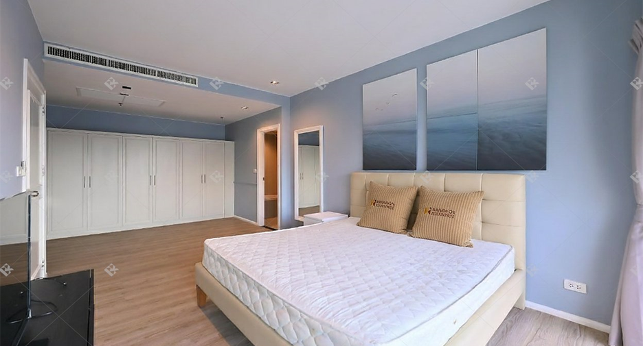 For sale 2 bedrooms condo in Khlong Toei, Bangkok