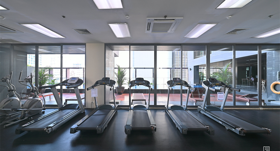 For sale 1 bed condo in Khlong Toei, Bangkok
