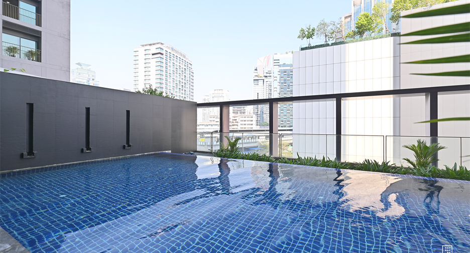 For sale 1 bed condo in Khlong Toei, Bangkok