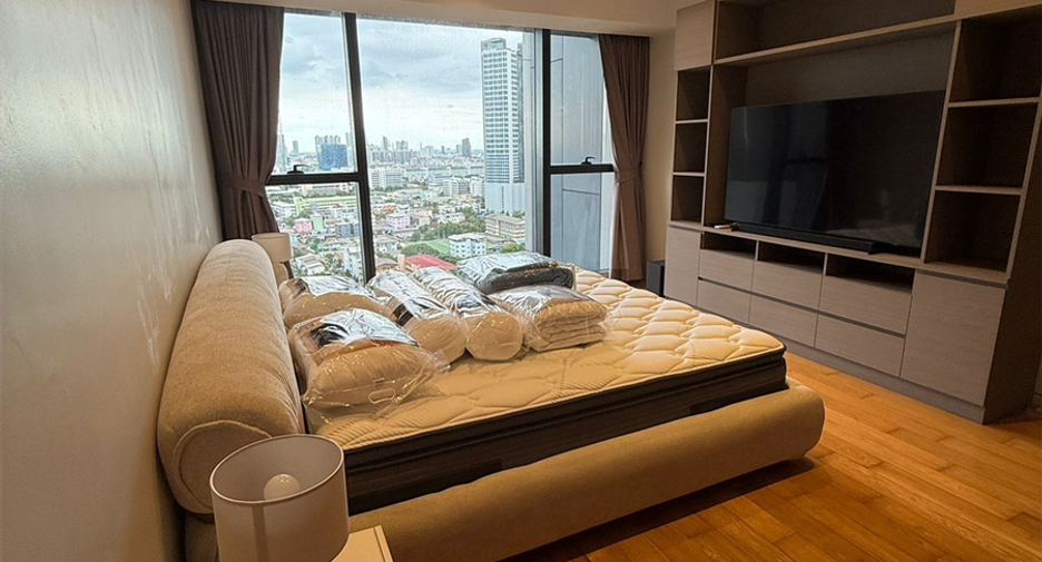 À louer 3 chambres condo à Sathon, Bangkok