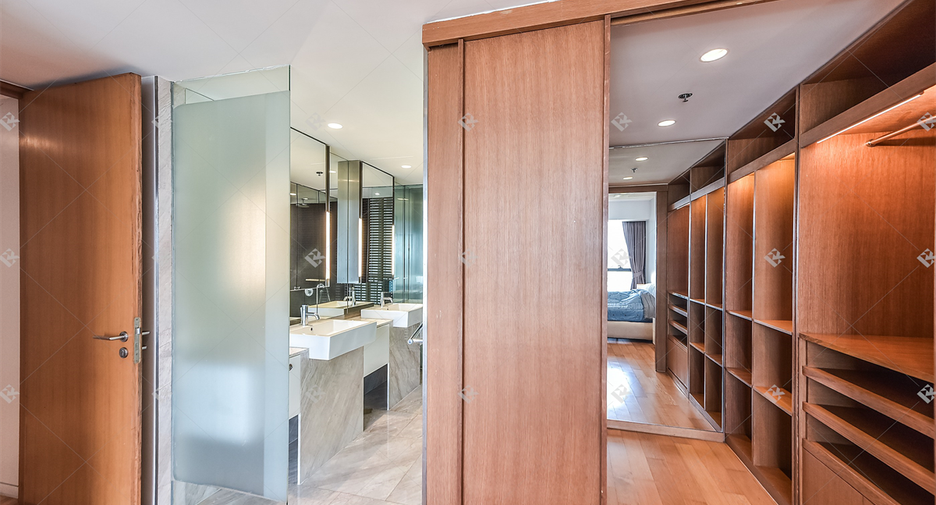 For rent 3 ベッドルーム condo in Sathon, Bangkok