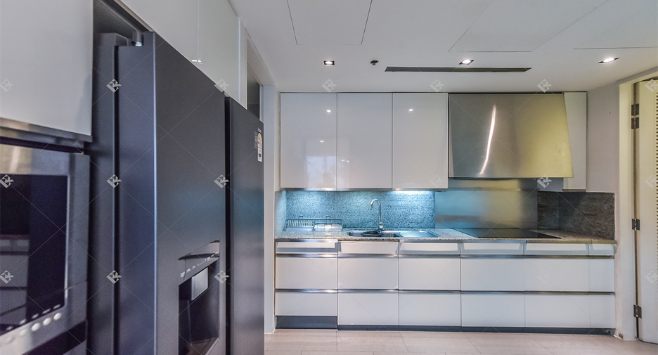 For rent 3 ベッドルーム condo in Sathon, Bangkok