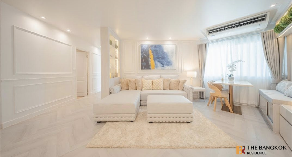 Condo en alquiler de 3 habitaciones en Yan Nawa, Bangkok