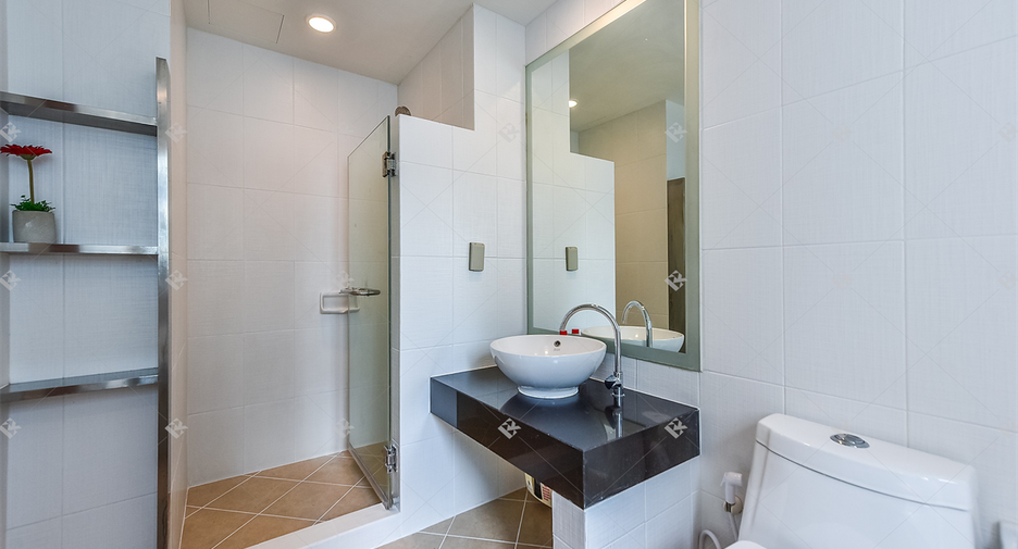 For rent 2 bedrooms condo in Sathon, Bangkok