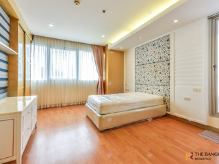 For rent 2 bedrooms condo in Sathon, Bangkok