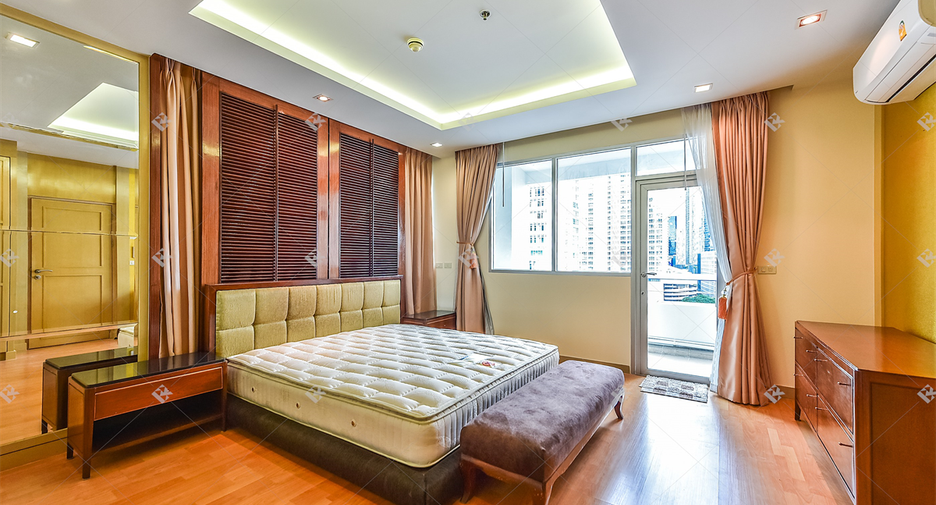 For rent 2 bedrooms condo in Sathon, Bangkok