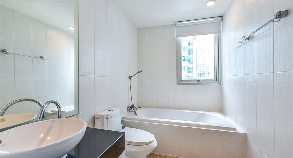 For rent 2 bedrooms condo in Sathon, Bangkok