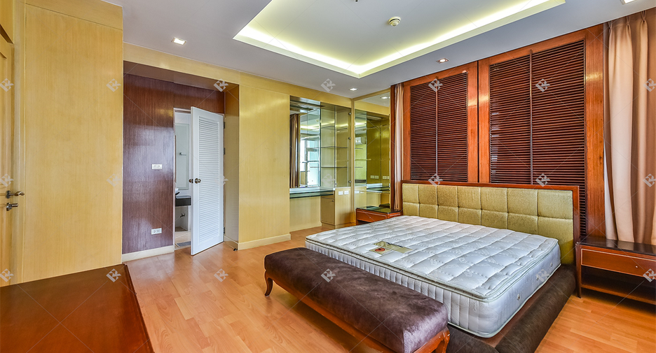 For rent 2 bedrooms condo in Sathon, Bangkok