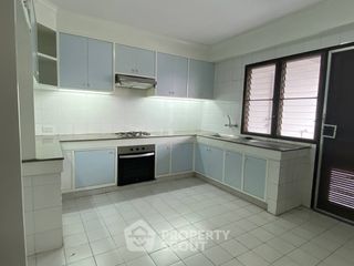 For rent 3 bedrooms apartment in Watthana, Bangkok