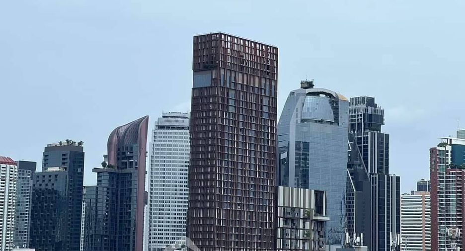 For rent 2 bedrooms condo in Khlong Toei, Bangkok