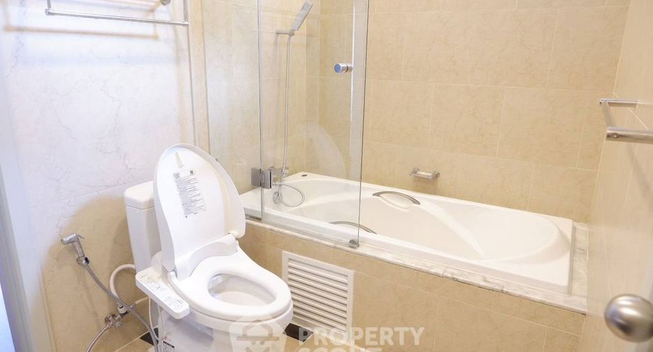 For rent 3 bedrooms condo in Watthana, Bangkok