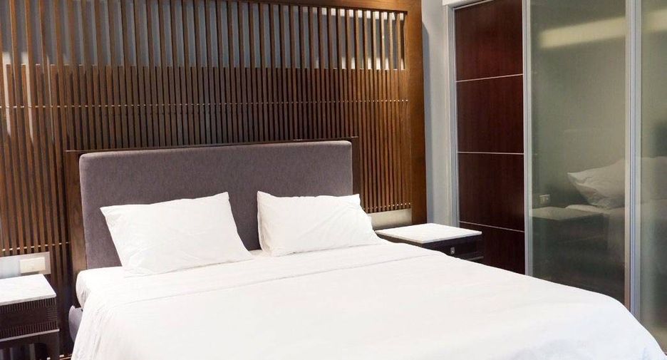 For rent 3 bedrooms condo in Watthana, Bangkok