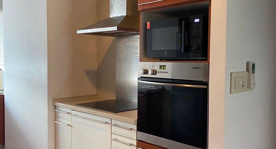 For rent 3 bedrooms condo in Watthana, Bangkok