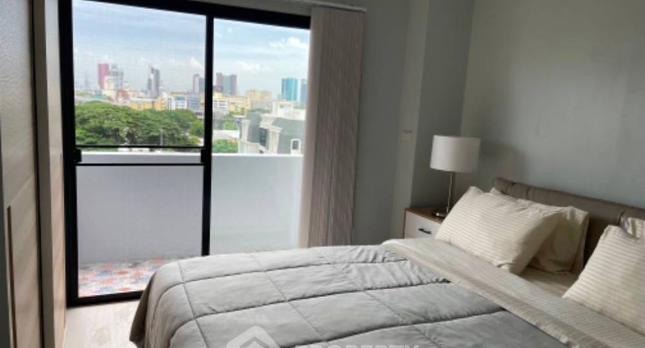 For rent 3 bedrooms condo in Huai Khwang, Bangkok