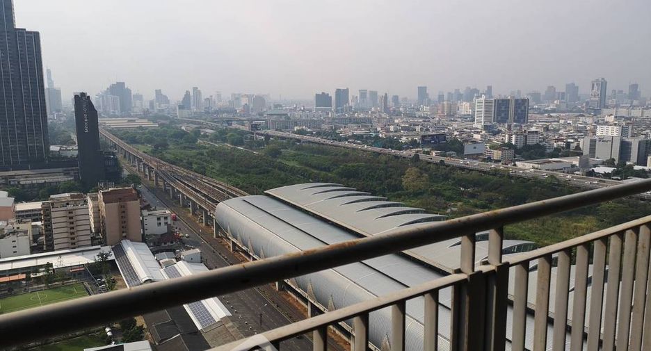 For rent 2 bedrooms condo in Watthana, Bangkok